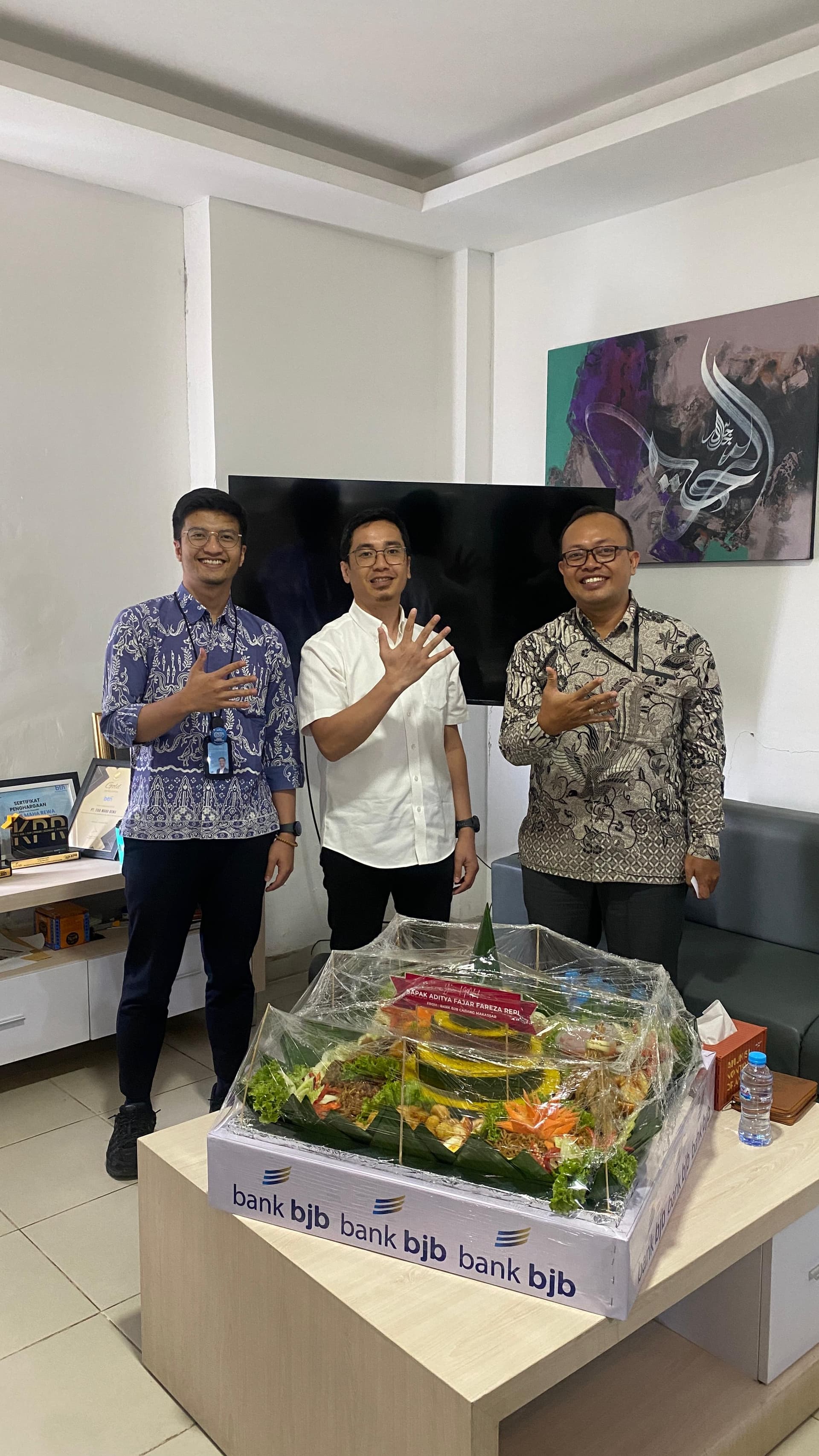 Kunjungan Silaturahim dan Apresiasi HUT Direktur Utama PT Tiga Maha Rewa oleh BJB Makassar